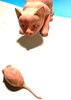 " Katz & Maus " lauernde Katze - Skulptur aus "Krokodil"- Holz geschnitzt