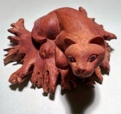 "Mistelwurzel"-Skulptur einer Katze, geschnitzt aus "PARASIT"- Loranthus - Wurzel