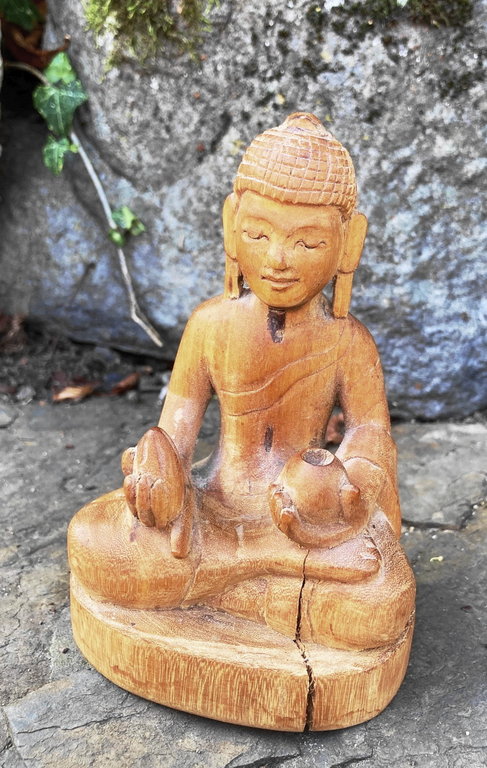 Handgeschnitzte Medizin- Buddha Miniatur- Skulptur aus dem Holz des Arura-Baums UNIKAT !